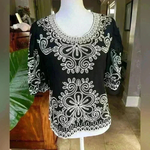 Solitaire crochet top black and white Exc condition. Loose elastic sleeve size M - Picture 6 of 15